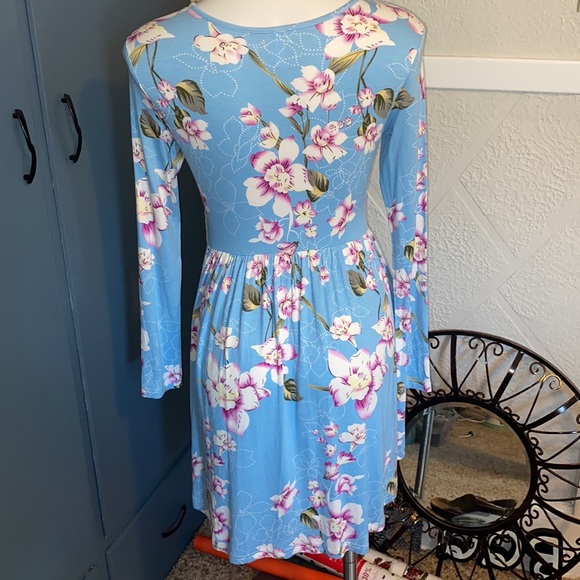 Longyuan long sleeved dress - Picture 4 of 5